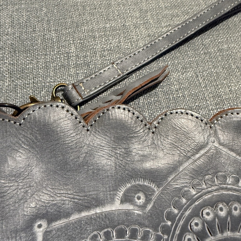 Embossed Metallic Silver Wristlet Clutch - Picture 3 of 8
